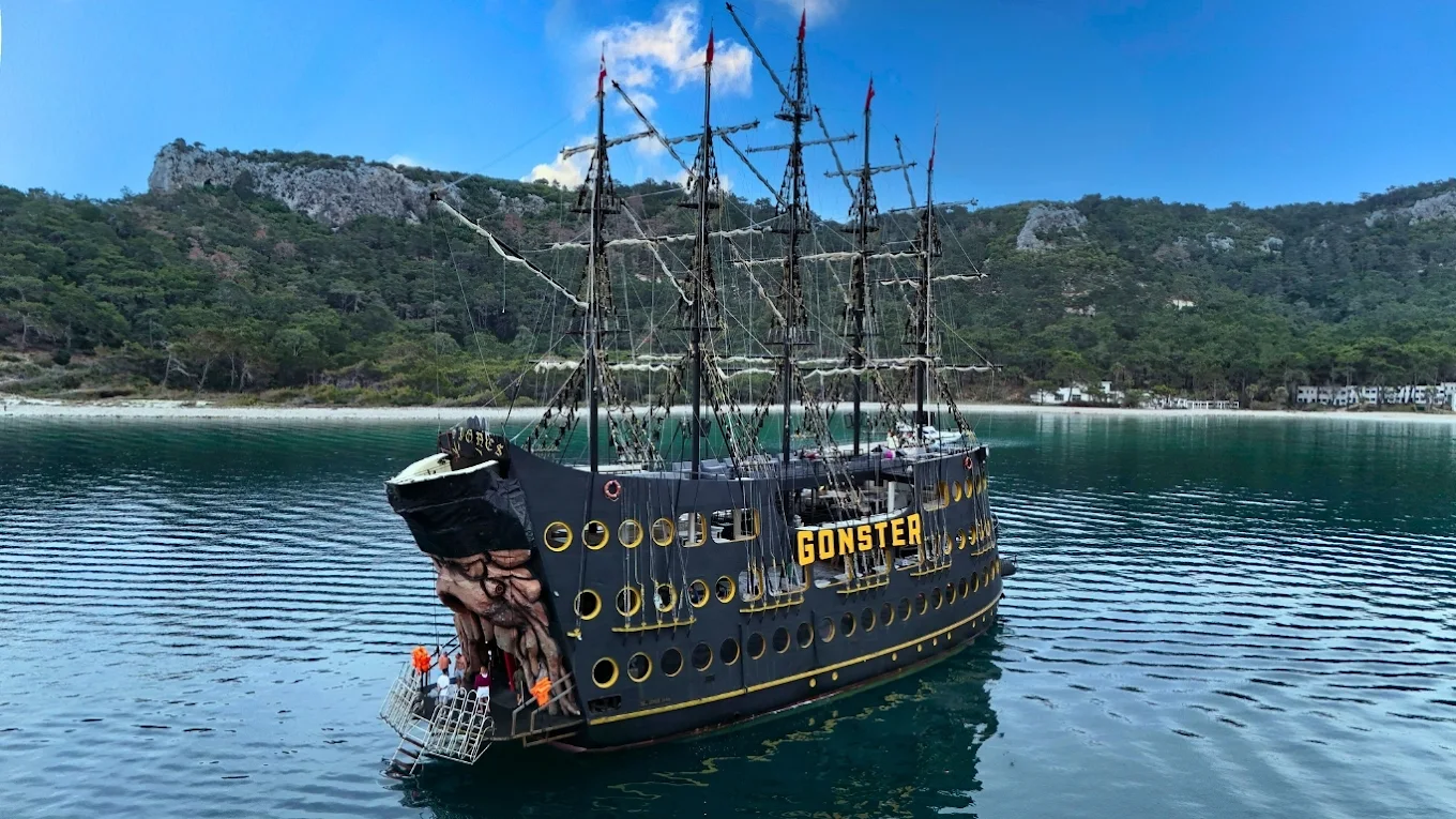 kemer mega pirate boat trip